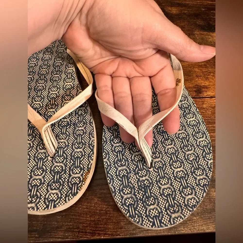 Tory‎ Burch Blue and White flip flops size 8/9